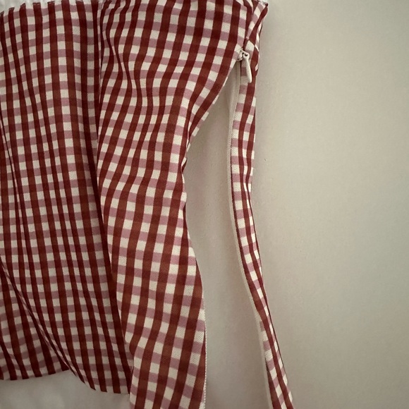 ZARA Gingham Corset Style Top Red & White Check |
Corset-style silhouette - Picture 4 of 4